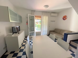Apartment, 2 Bedrooms | Living room