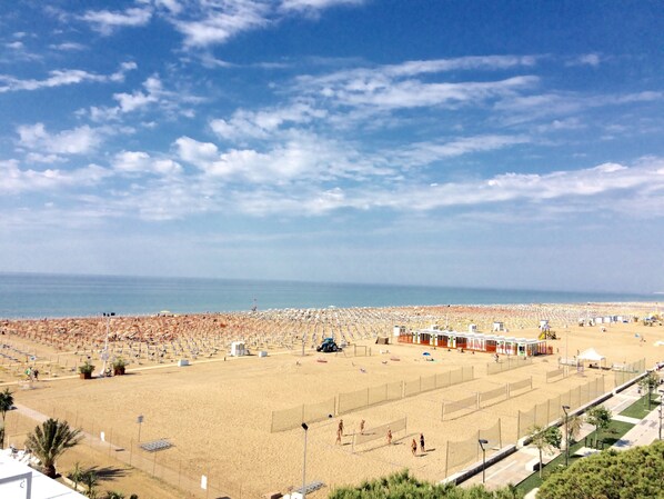 In Strandnähe, weißer Sandstrand