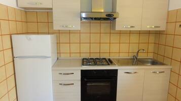 Apartment, 1 Bedroom (Via Lira 62 C40112) | Private kitchen | Full-sized fridge, microwave, cookware/dishes/utensils