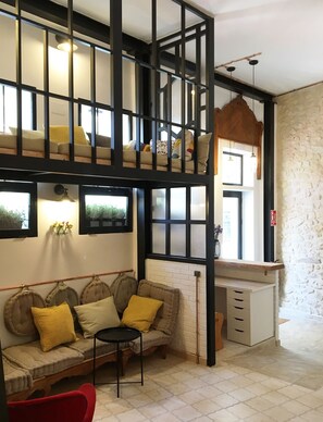 Living room - Hostal Número Trece - Adults Only - Hostel (Alicante)