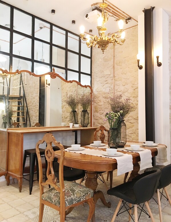 Lounge - Hostal Número Trece - Adults Only - Hostel (Alicante)