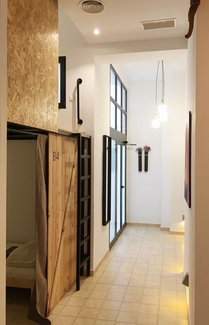 Shared Dormitory, Mixed Dorm (1 bed in a 6 bed dorm) | Free WiFi, bed sheets - Hostal Número Trece - Adults Only - Hostel (Alicante)