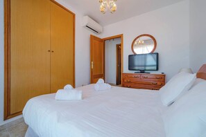 2 chambres, fer et planche à repasser, Wi-Fi gratuit, draps fournis