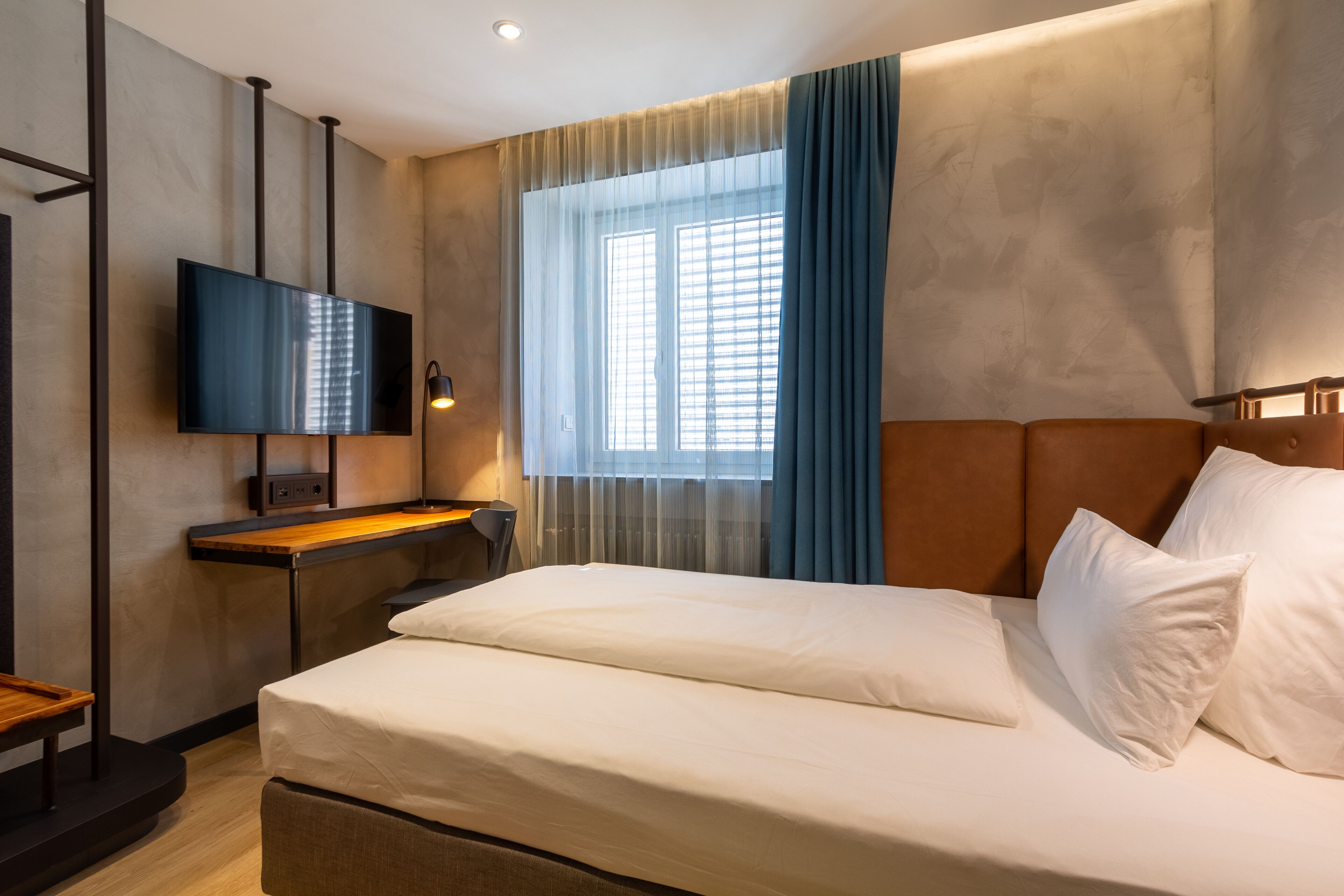 basic single room | hypo-allergenic bedding, in-room safe, desk, blackout curtains