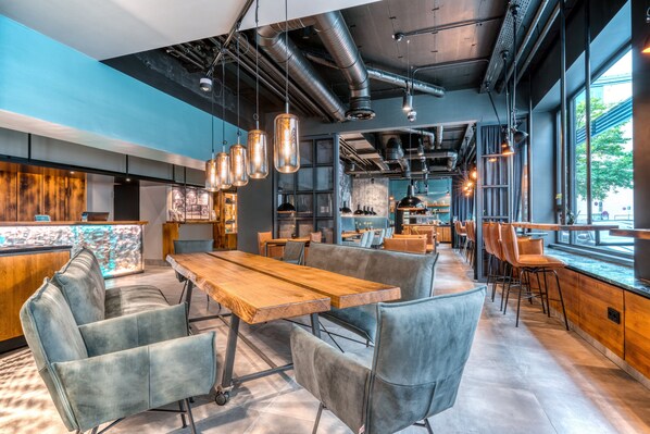 Daily self-serve breakfast (EUR 19.90 per person) - Unsölds Factory Hotel (Munich)