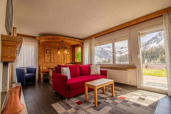 公寓 | 客厅 | 平板电视、壁炉