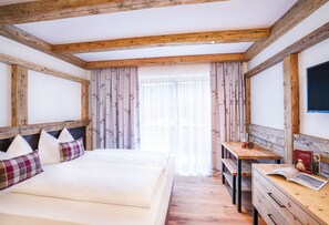 Hypo-allergenic bedding, in-room safe, desk, free WiFi - Gaspingers Bergjuwel (Gerlos)