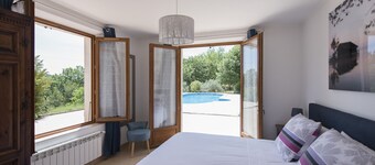 Self-contained 2-bedroom apartment in beautiful Provencal villa