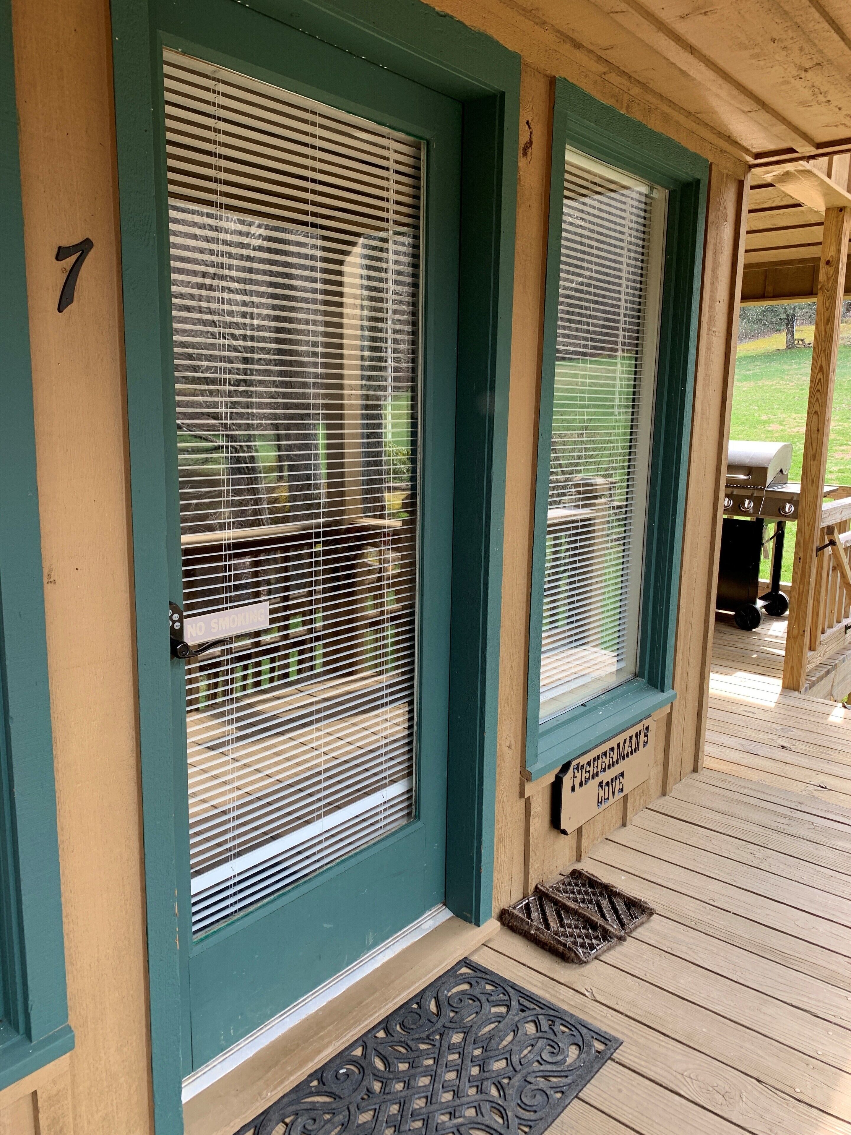 Loft Cabin With Queen Sleeper Sofa And Spacious Deck