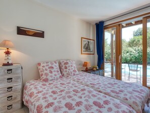 5 bedrooms, travel crib, free WiFi, bed sheets - Beautiful private villa for 10 guests with WIFI, private pool, TV, terrace and pets allowed (Lacanau-océan)