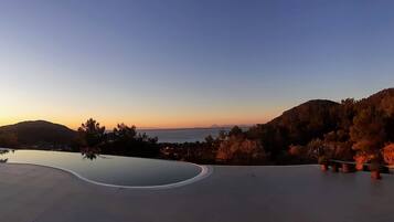 Egyptian cotton sheets, premium bedding, individually decorated