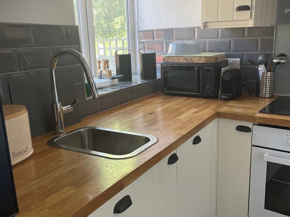 Dishwasher - 1 bedroom accommodation in Henllan (Henllan)