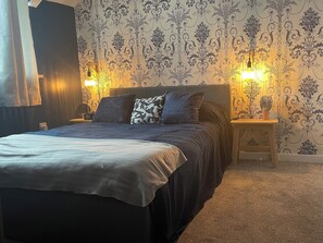 1 quarto, Wi-Fi de cortesia, roupa de cama