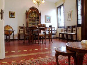 تناول الطعام