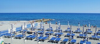 Wonderful private villa for 4 people with WIFI, TV, patio, pets allowed and panoramic view