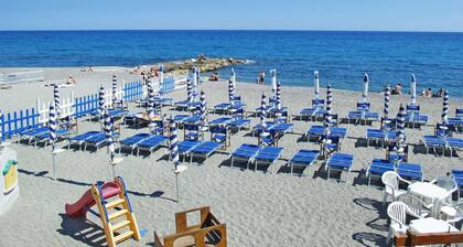 Wonderful private villa for 4 people with WIFI, TV, patio, pets allowed and panoramic view