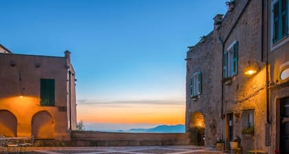 Beautiful private villa for 4 people with WIFI, TV, patio, pets allowed and panoramic view