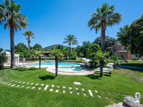 Wonderful private villa with WIFI, hot tub, private pool, A/C, TV, patio and pets allowed