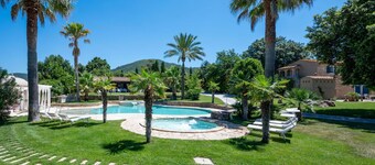 Privat Feriebolig med boblebad, klimaanlæg, privat pool, WIFI, TV, gårdhave, kæledyr tilladt