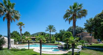 Wonderful private villa with WIFI, hot tub, private pool, A/C, TV, patio and pets allowed