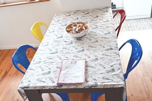 Dining - "I jazz the colors in Albi", 2 bedroom apartment, right in the center of ALBI (Albi)