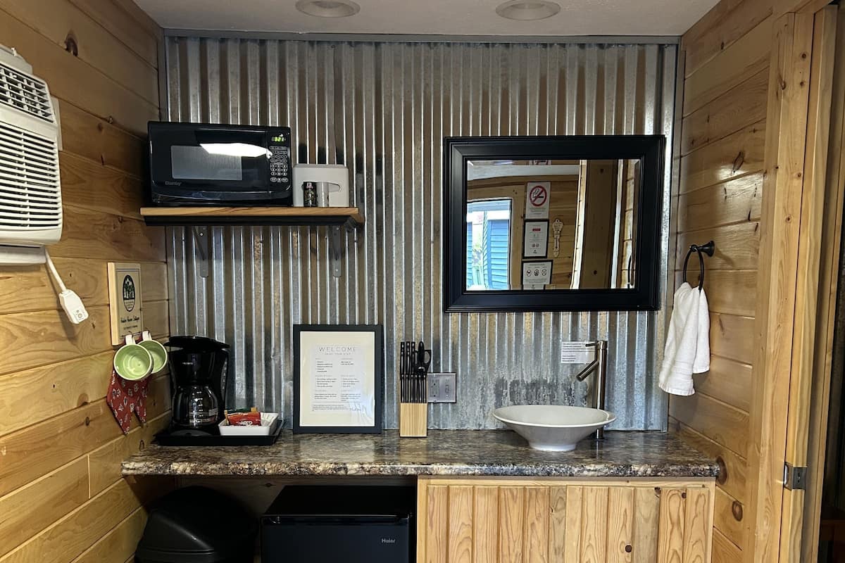 Cottage #5 The Coneflower, 1 Bedroom | 免費無線上網、床單