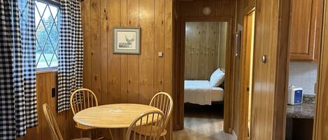 Cottage #2 The Outdoorsman, 2 Bedroom | In-room dining