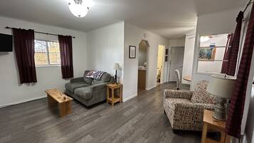 Cottage #7 Tree Tops, 2 Bedroom | Living area