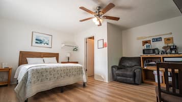 Cottage #8 Michigan Summer, 1 Bedroom | WiFi (free), bed sheets