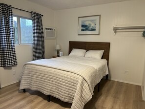 Cottage #8 Michigan Summer, 1 Bedroom | Free WiFi, bed sheets