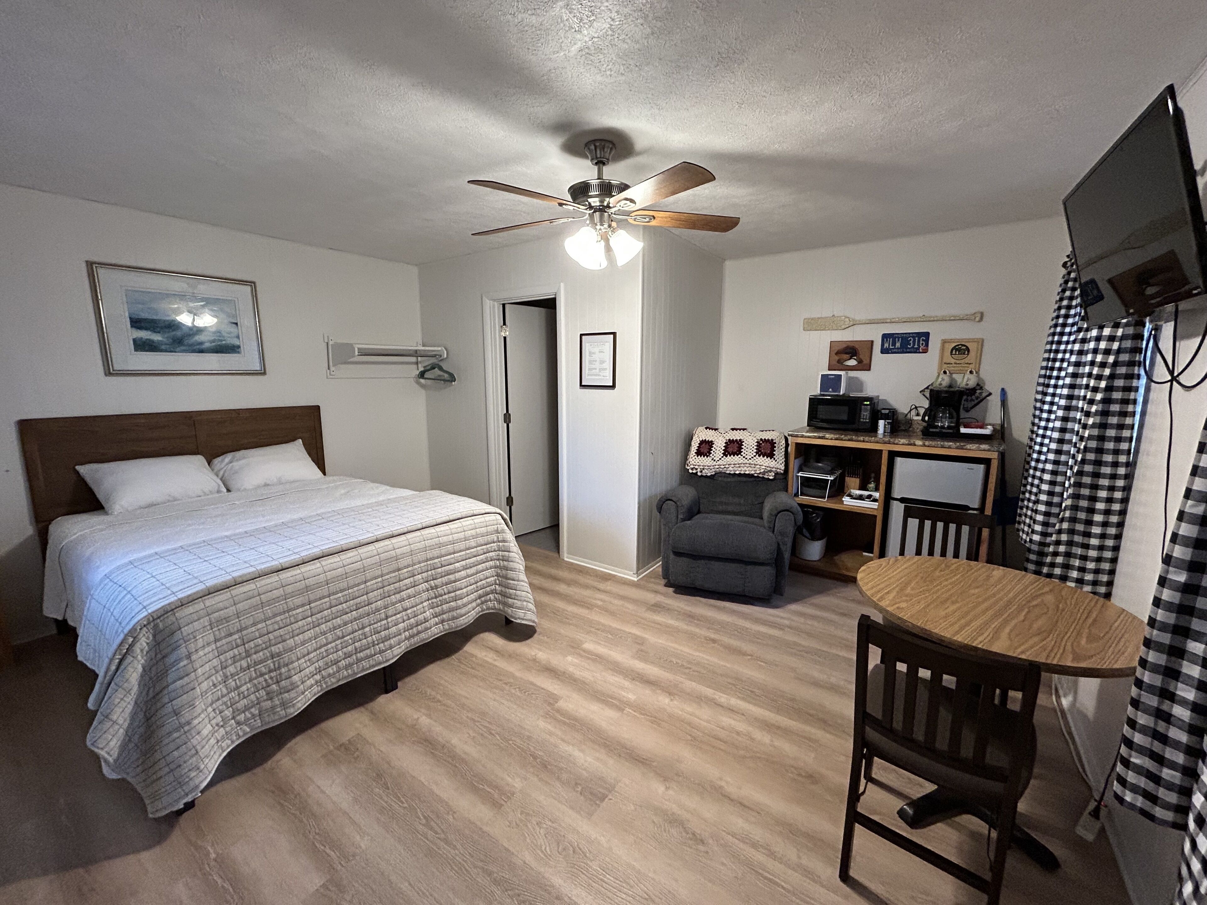 cottage #8 michigan summer, 1 bedroom | 2 bedrooms, free wifi, bed sheets