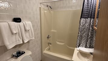 Ferienhütte | Badezimmer | Kostenlose Toilettenartikel, Handtücher, Seife, Shampoo