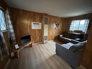 Cottage #3 Snow Day, 2 Bedroom | 免费 WiFi、床单