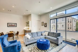 TV - Two 4-Story Homes / Near Downtown / 8 BDRMS / For Groups (Houston)