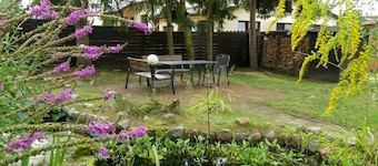 Beautiful private villa for 10 people with WIFI, TV, patio and parking