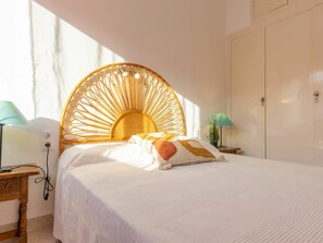 2 bedrooms, travel cot, free WiFi