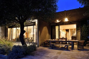 Fasade – kveld/natt