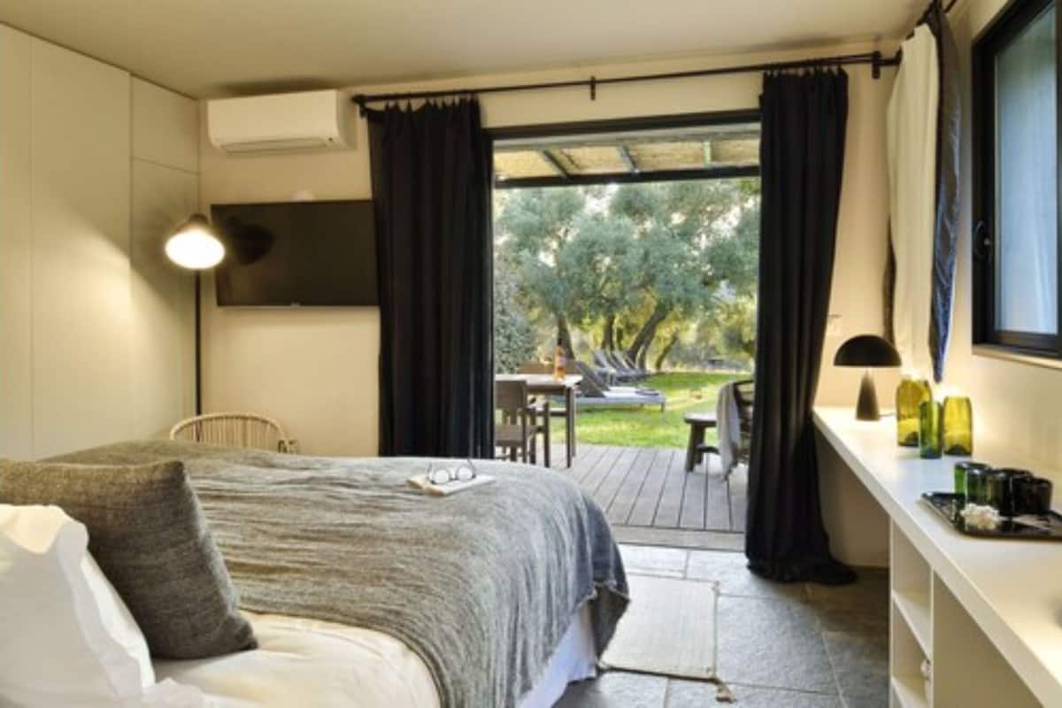 1 bedroom, in-room safe, individually decorated, individually furnished