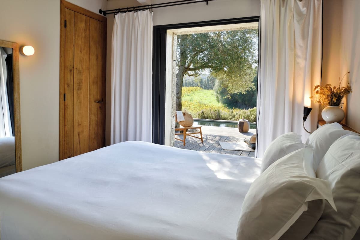 1 bedroom, in-room safe, individually decorated, individually furnished