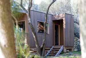 Comfort-Ferienhütte | Zimmersafe, individuell dekoriert, individuell eingerichtet