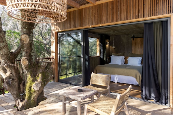 Comfort Cabin | In-room safe, individually decorated, individually furnished, free WiFi