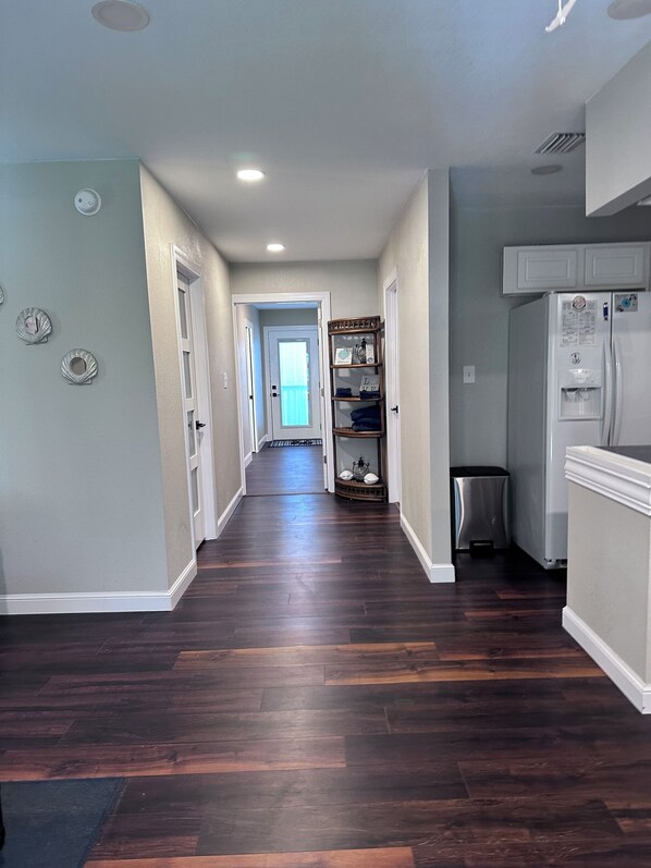 Interior - Cabin can sleep 7: 5 Adults and 2 Kids (Steinhatchee)