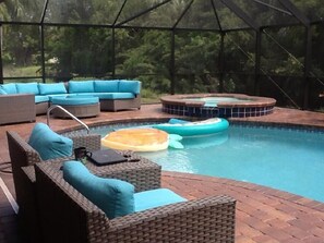 Alberca al aire libre y alberca climatizada