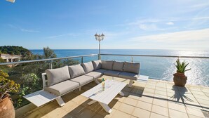 Terrace/patio - 2CANY01 - Spectacular luxury house with private outdoor and indoor pool, located in a privileged area on the cliff of Cala Canyelles with magnificent views of the sea (Lloret de Mar)