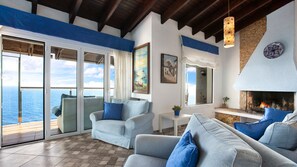 TV, fireplace - 2CANY01 - Spectacular luxury house with private outdoor and indoor pool, located in a privileged area on the cliff of Cala Canyelles with magnificent views of the sea (Lloret de Mar)