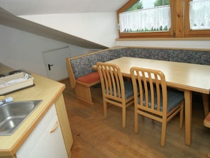 Microwave, oven, coffee/tea maker, highchair - Contemporary Apartment in Altenmarkt im Pongau near Ski Area (Altenmarkt im Pongau)