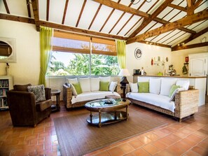 House | Living room - Gorgeous Holiday Home in Monclar With Private Pool (Monclar, Lot-et-Garonne)