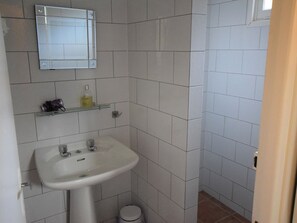 House | Bathroom | Combined shower/tub - Lovely Family Home Near St Cirq La Popie With Private Pool (Tour-de-Faure)