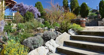 Courry Gem: Pool & Charm