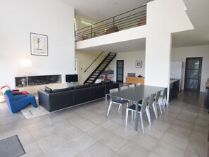 Dining - Splendid Architectural Villa Built in a Beautiful Location in the Ardèche (Orgnac-l'Aven)